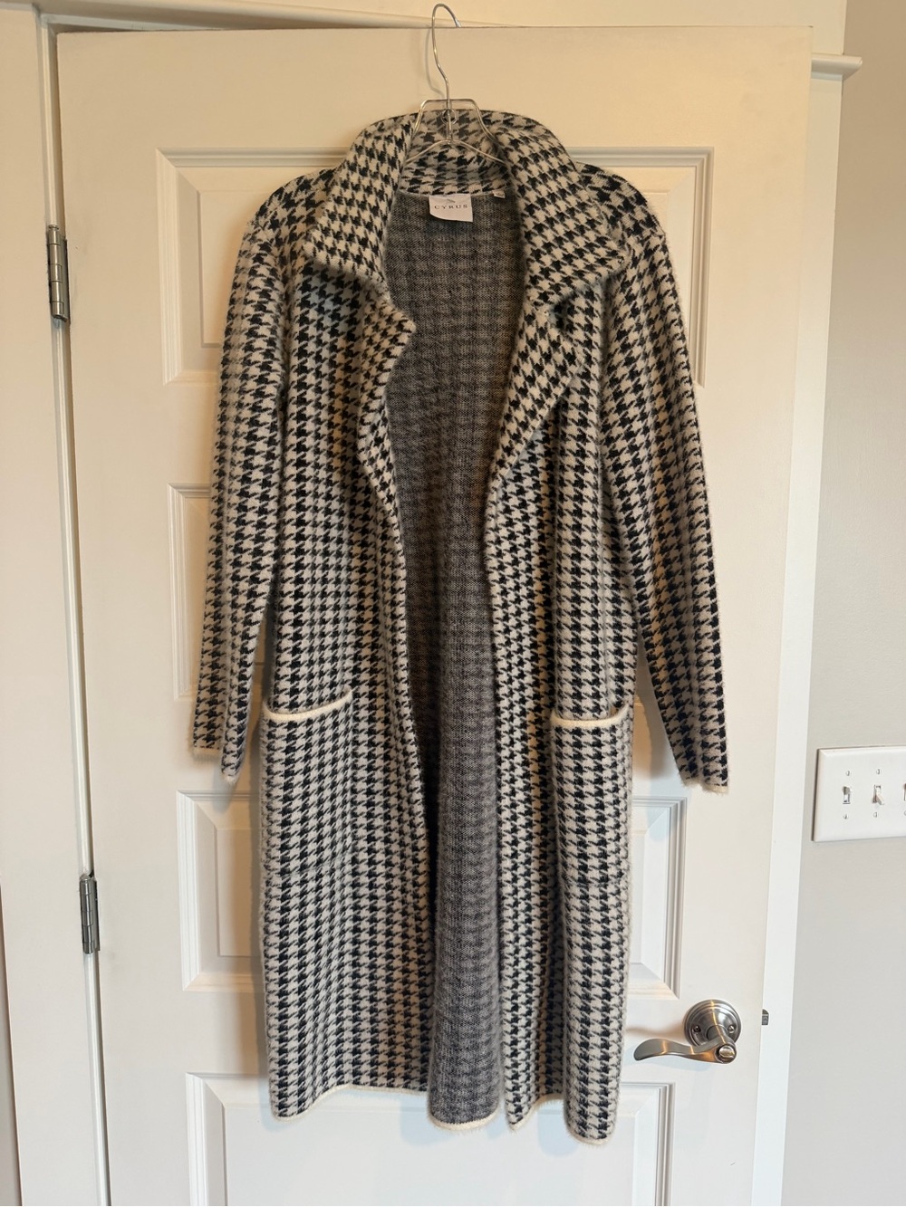 Cyrus houndstooth long, heavy sweater/coat
